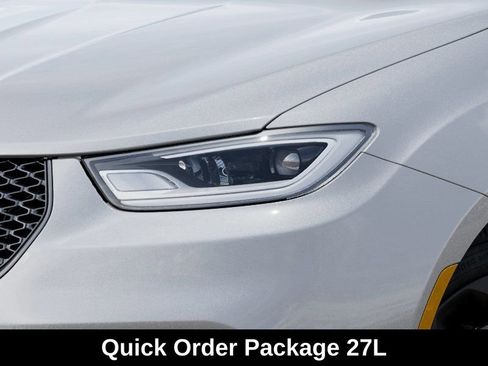 New 2026 Chrysler Pacifica Select image 3