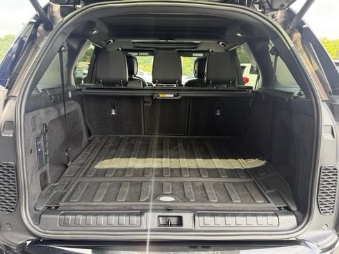 Used 2024 Land Rover Discovery Dynamic SE AWD/4WD image 31
