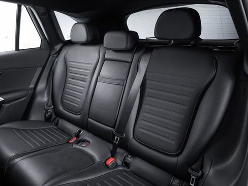 Used 2025 Mercedes-Benz GLC 43 AMG 4MATIC image 24