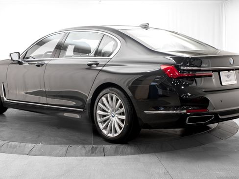 Used 2020 BMW 740i xDrive AWD/4WD image 5