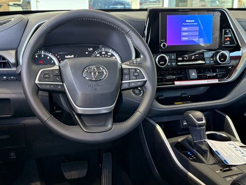New 2026 Toyota Highlander XLE image 26