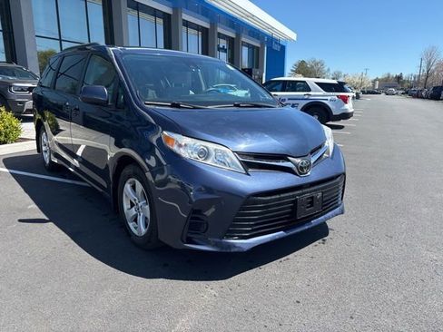 Used 2018 Toyota Sienna LE FWD image 4