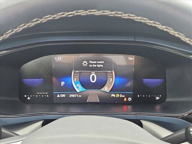 Used 2023 Volkswagen Taos SE w/ Panoramic Sunroof Package FWD image 9