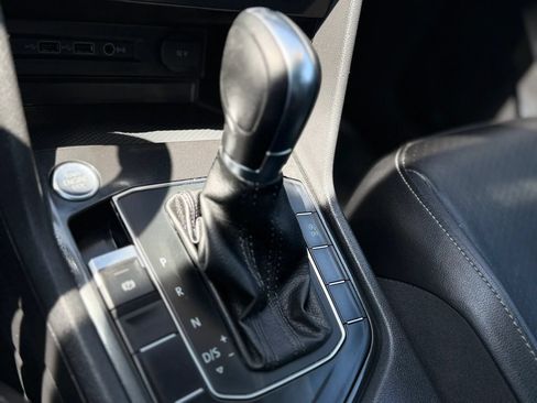 Used 2019 Volkswagen Tiguan SE w/ Panoramic Sunroof Package FWD image 14