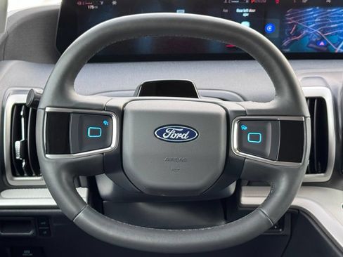 Used 2025 Ford Expedition Active RWD image 8
