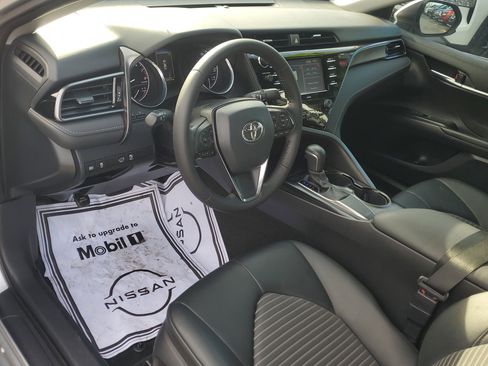 Used 2020 Toyota Camry SE image 19