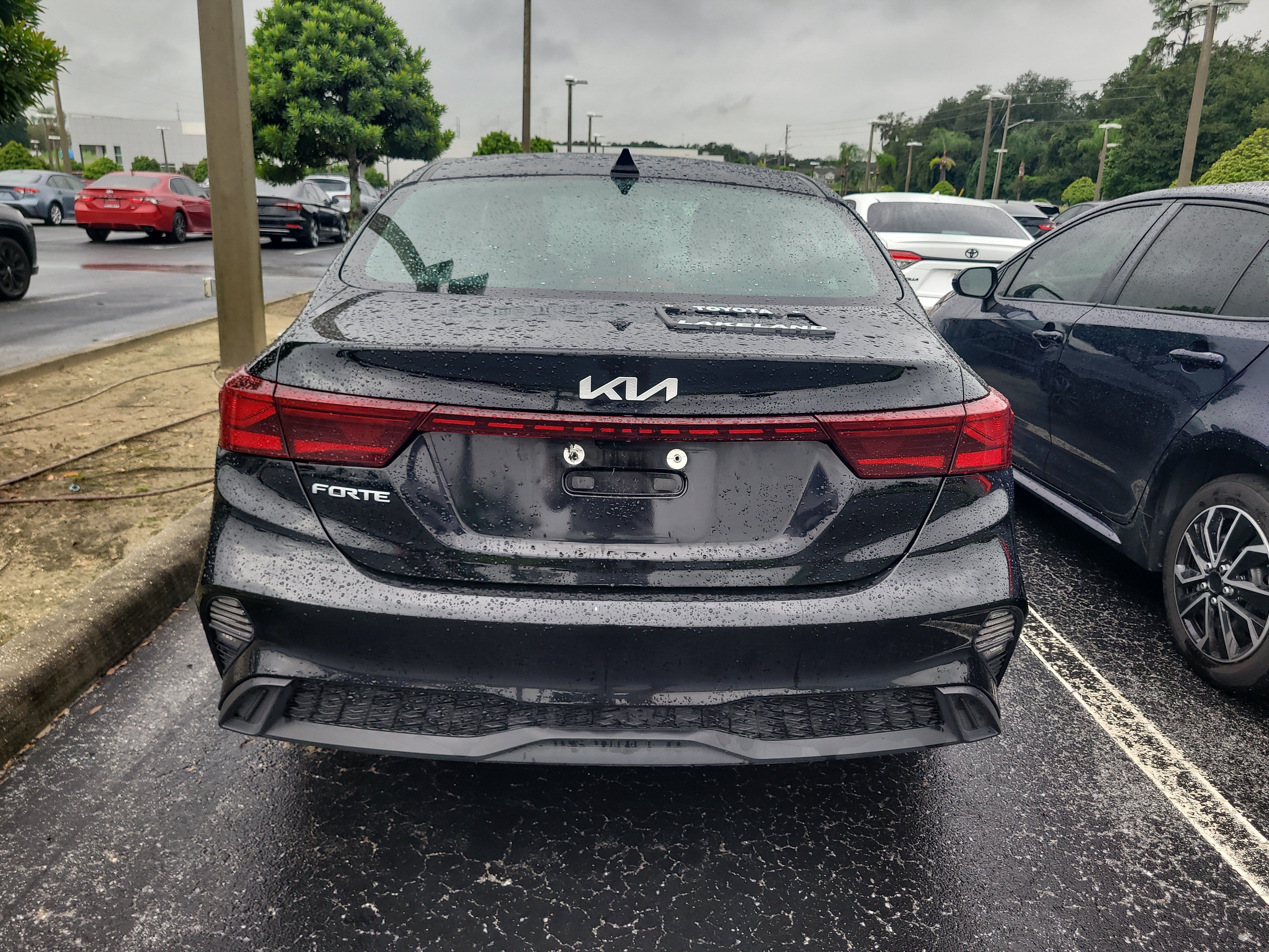 Used 2024 Kia Forte LXS w/ LXS Technology Package FWD image 6