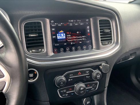 Used 2017 Dodge Charger SXT w/ Driver Confidence Group image 6