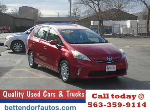 Used 2013 Toyota Prius V Three image 4