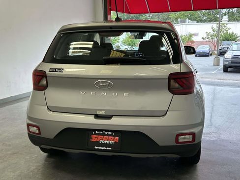 Used 2026 Hyundai Venue SE FWD image 4
