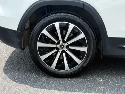Used 2023 Mercedes-Benz GLB 250 4MATIC image 9