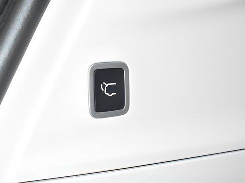 Used 2023 Chrysler Voyager LX FWD image 33