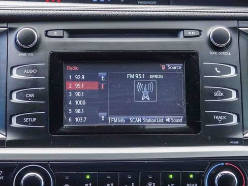 Used 2019 Toyota Highlander LE w/ Carpet Mat Package (TMS) image 13