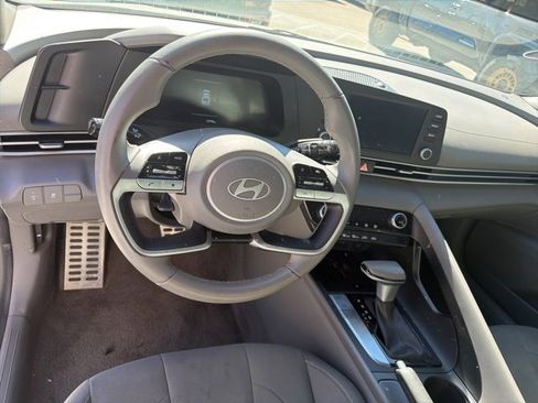 Used 2025 Hyundai Elantra Sport image 9