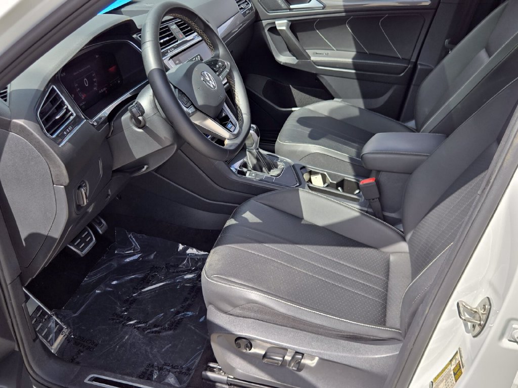 Certified 2023 Volkswagen Tiguan SE R-Line FWD image 11