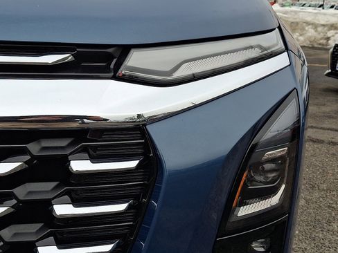 Used 2025 Chevrolet Equinox LT w/ Convenience Package II image 9