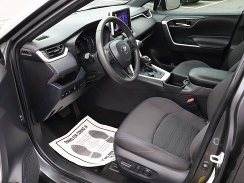 Used 2023 Toyota RAV4 SE image 12