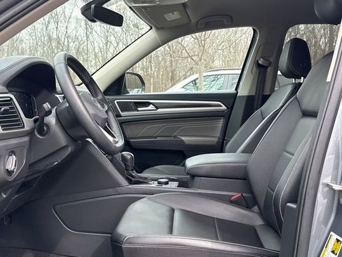 Certified 2023 Volkswagen Atlas SE w/ Black Wheel Package image 12