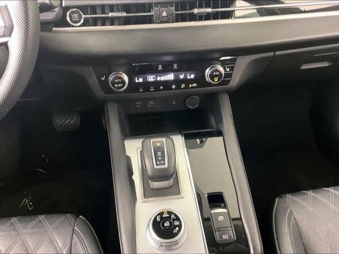 Used 2023 Mitsubishi Outlander SEL FWD image 8