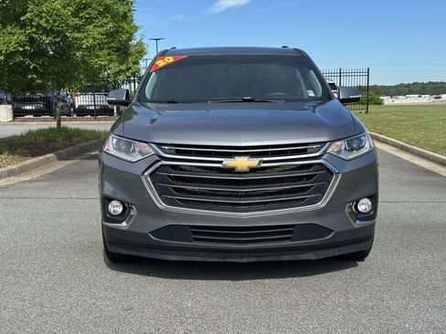 Used 2020 Chevrolet Traverse LT FWD image 2