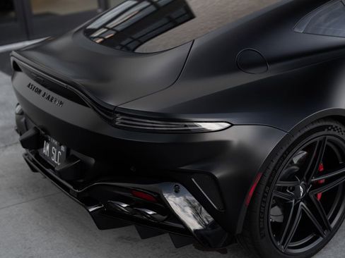 Used 2025 Aston Martin V8 Vantage Coupe image 26