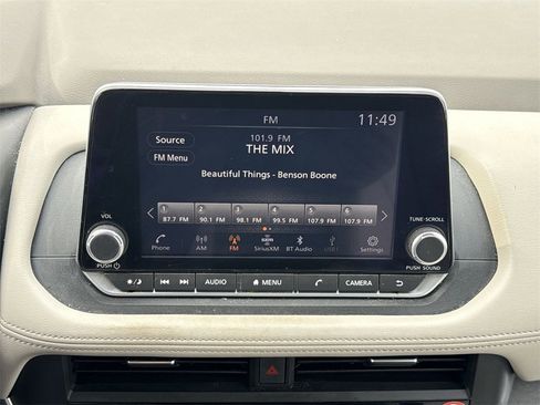 Used 2023 Nissan Rogue SV image 12