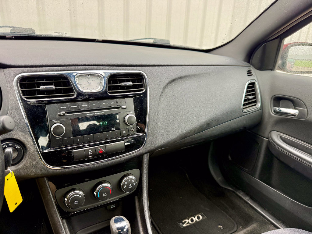 Used 2012 Chrysler 200 LX FWD image 17