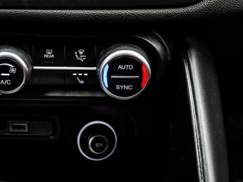 Used 2022 Alfa Romeo Giulia Veloce image 25