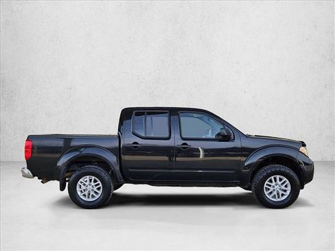 Used 2017 Nissan Frontier SV image 4