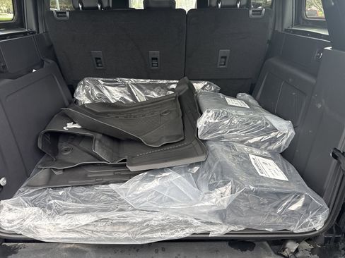 Used 2023 Ford Bronco Wildtrak image 10