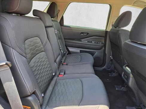 Used 2025 Nissan Pathfinder SV AWD/4WD image 19