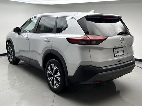 Used 2023 Nissan Rogue SV image 3