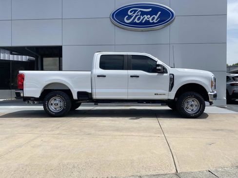 Used 2023 Ford F250 XL w/ XL Off-Road Package AWD/4WD image 3