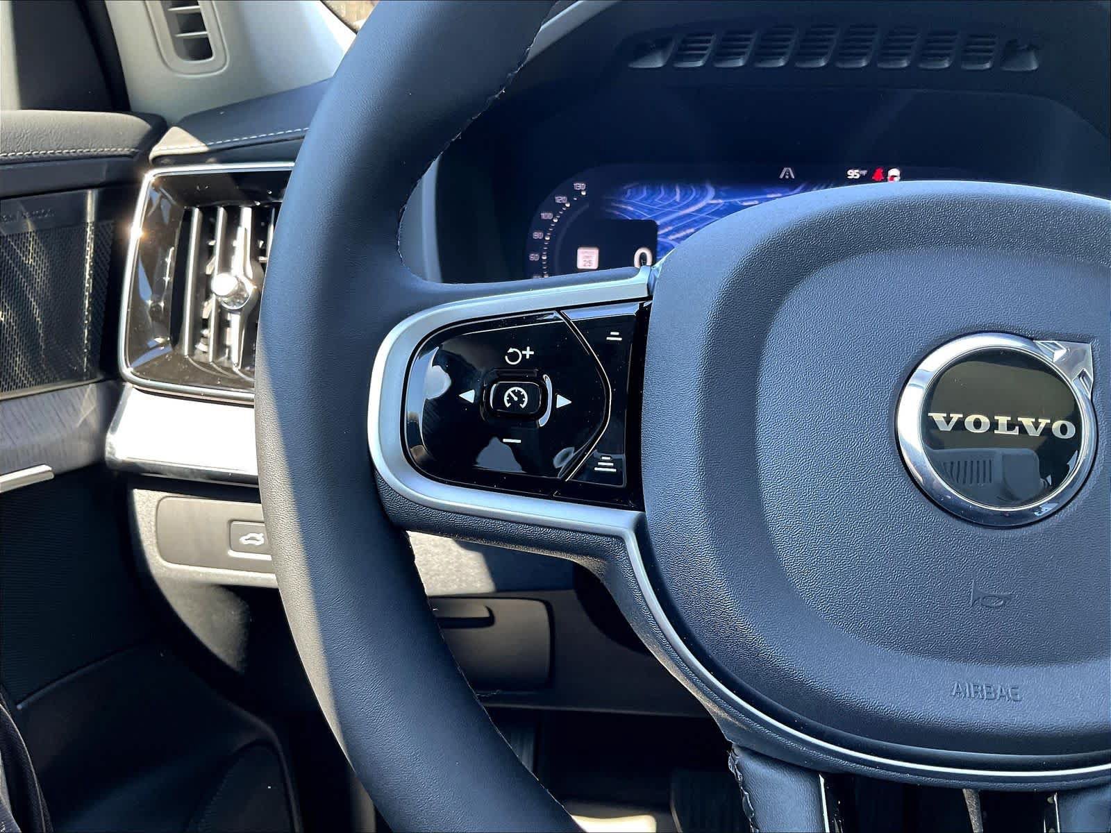 New 2026 Volvo XC90 T8 Ultra w/ Protection Package AWD/4WD image 17