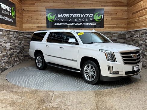 Used 2019 Cadillac Escalade ESV 4WD image 1