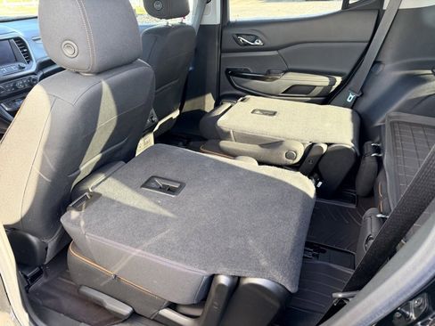 Used 2022 GMC Acadia AT4 image 30