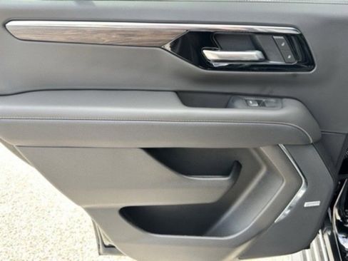 New 2025 Chevrolet Suburban Premier image 16