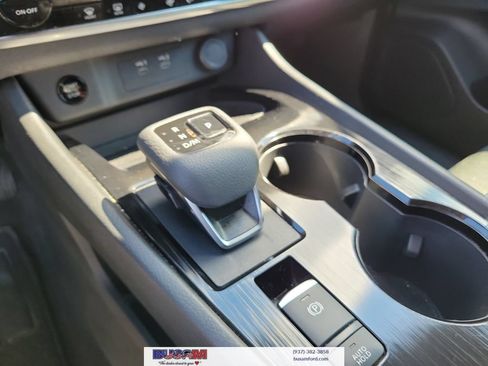 Used 2025 Nissan Rogue SV FWD image 29