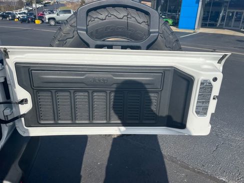 Used 2021 Jeep Wrangler Unlimited Rubicon w/ Cold Weather Group image 24