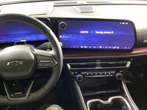 Used 2024 Chevrolet Traverse RS image 25