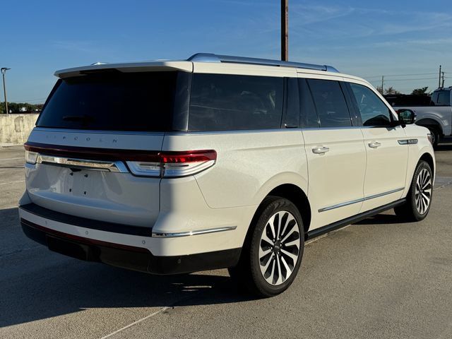 Used 2023 Lincoln Navigator L Reserve AWD/4WD image 3