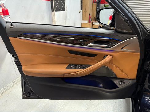 Used 2023 BMW M550i xDrive image 16