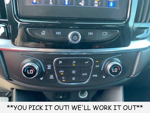 Used 2023 Chevrolet Traverse LT FWD image 20