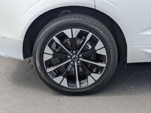 Used 2026 Volvo XC60 B5 Plus w/ Climate Package PRO AWD/4WD image 9