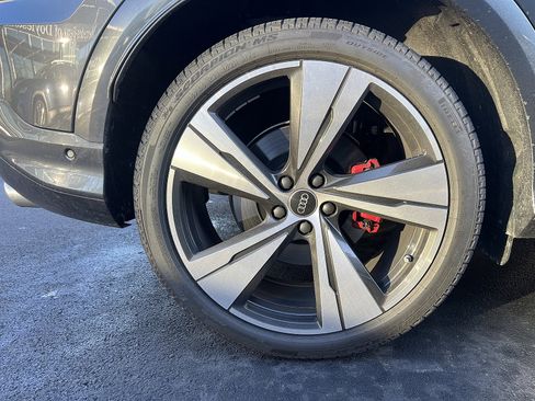 Used 2025 Audi SQ5 Prestige image 9