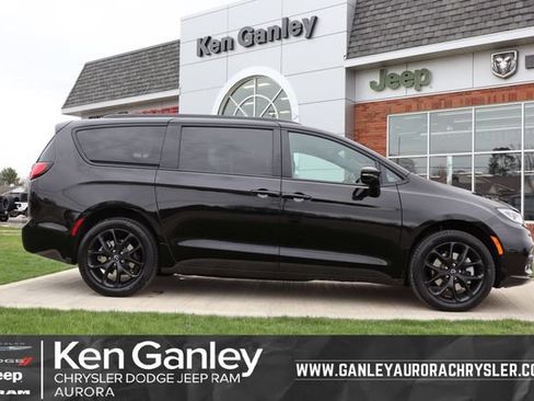New 2026 Chrysler Pacifica Limited w/ S Appearance Package AWD/4WD image 1