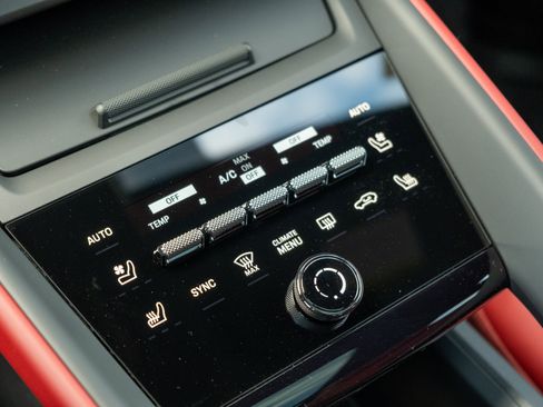 New 2026 Porsche Macan 4 Electric image 24