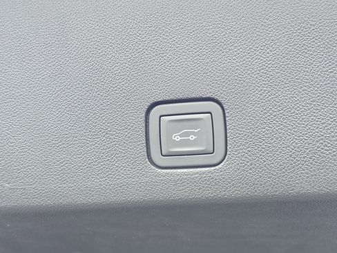 Certified 2025 Cadillac XT6 Premium Luxury image 9