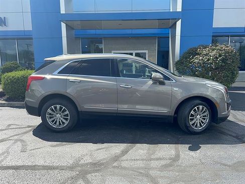 Used 2018 Cadillac XT5 Luxury w/ Driver Awareness Package AWD/4WD image 8