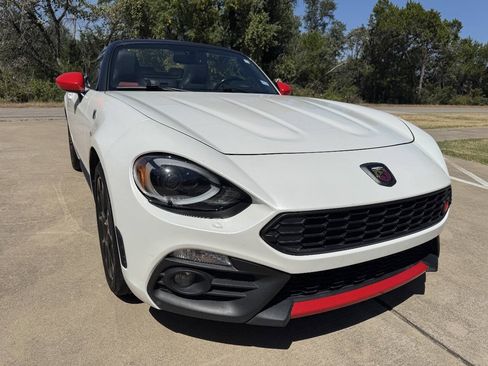 Used 2019 FIAT 124 Spider Abarth w/ Convenience Group RWD image 3